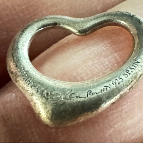 Tiffany & Co. Elsa Peretti Sterling Silver Open Heart pendant. 5535 G - Picture 12 of 13